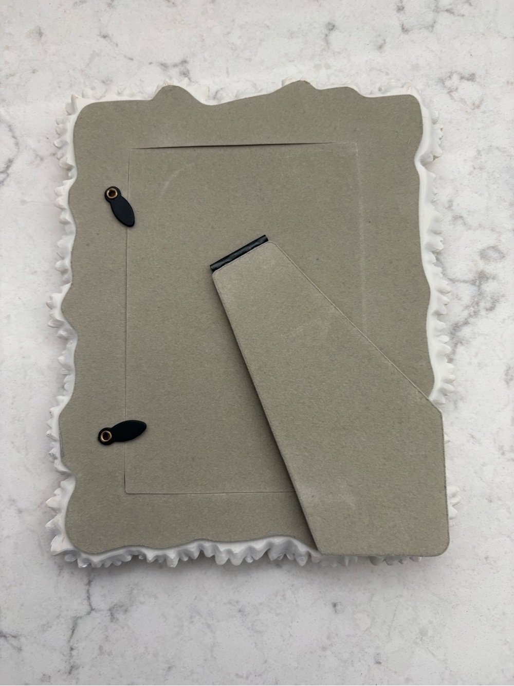 Daisy Accent Photo Frame - White and yellow 4 x 6 photo - Picture 4 of 4